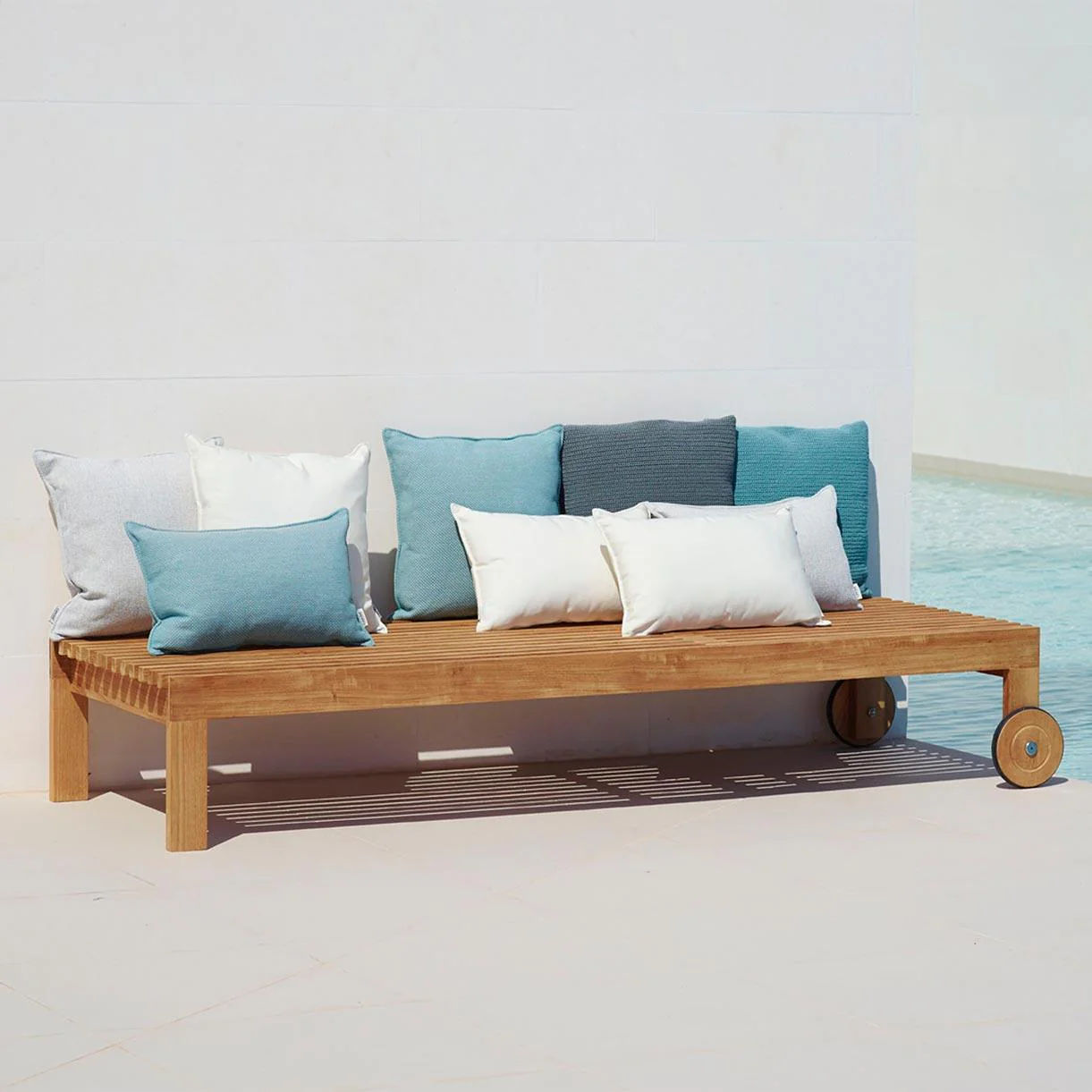 Amaze Sunlounger - Image 4