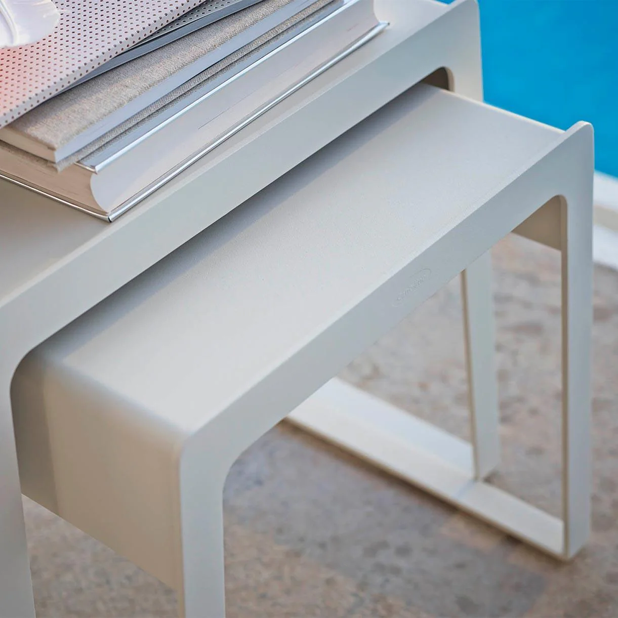 Chill-Out Side Table - Image 3