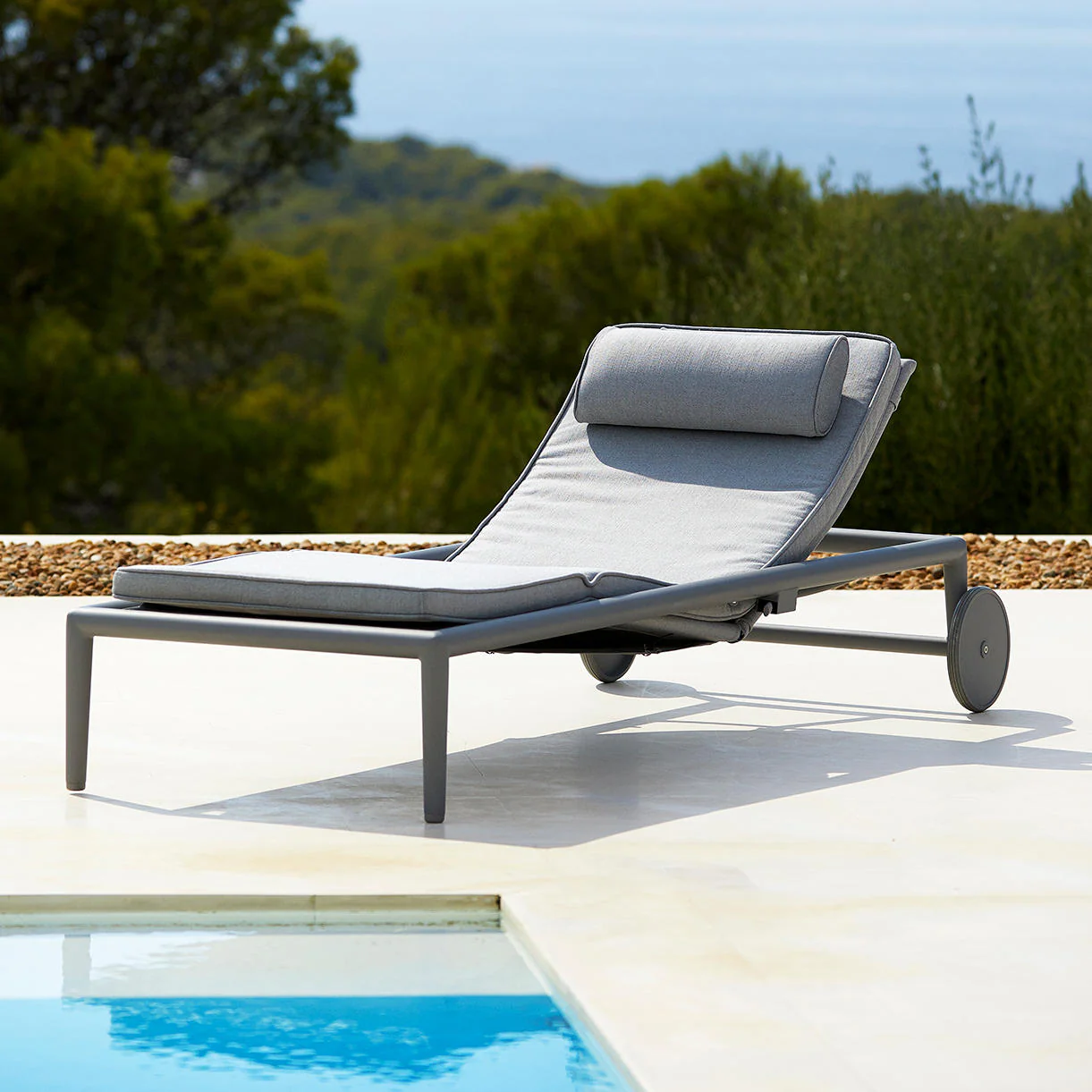 Conic Air Touch Outdoor Sun Lounger - Image 4