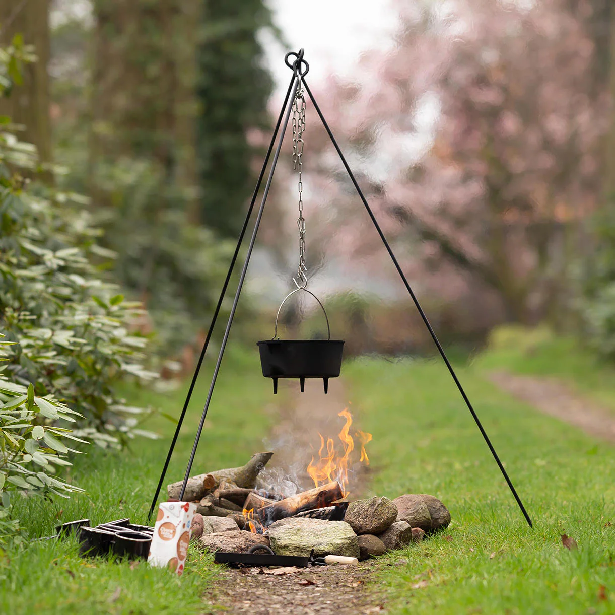 Dutch Cooking Tripod with Chain - Image 2