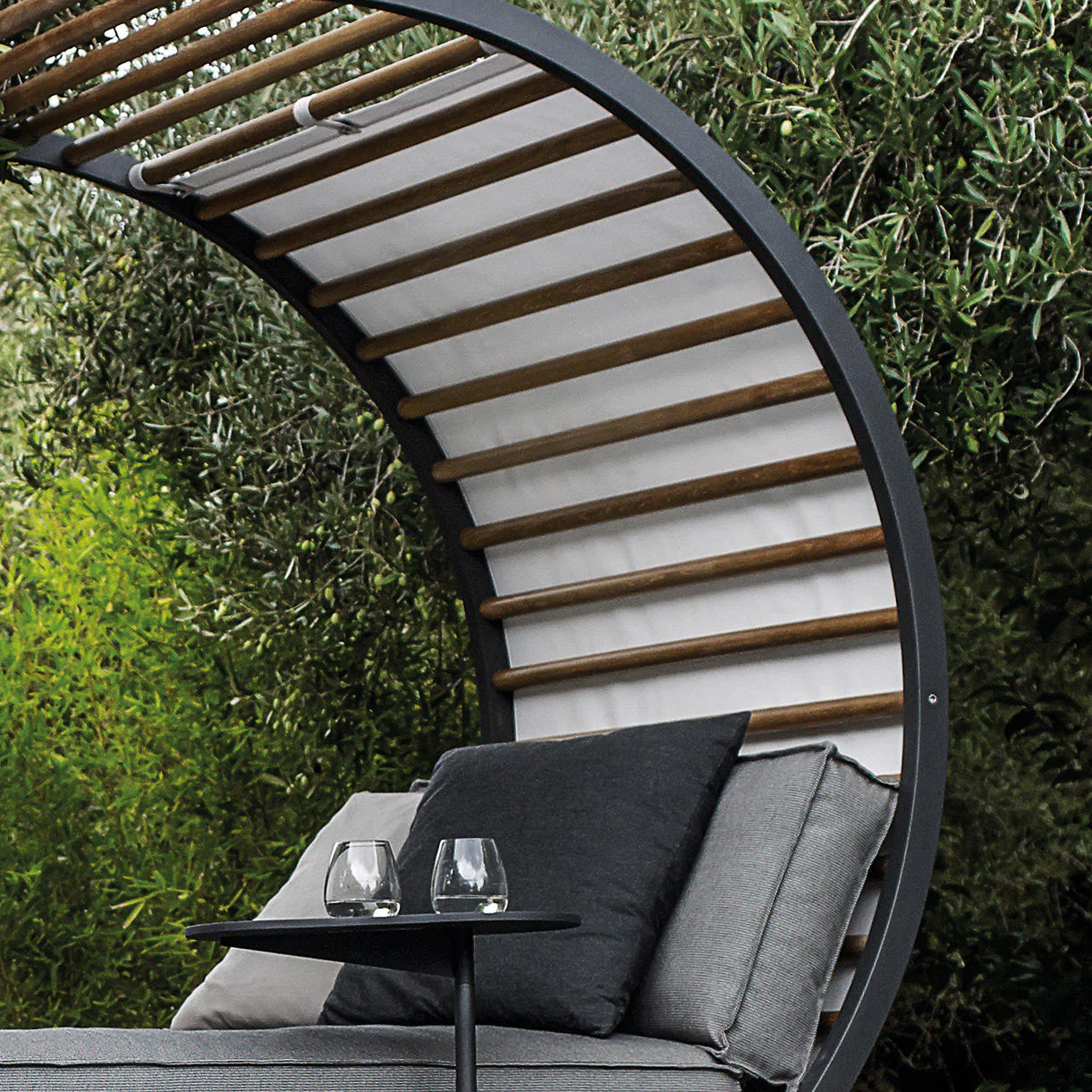 Cradle Outdoor Daybed - Image 16