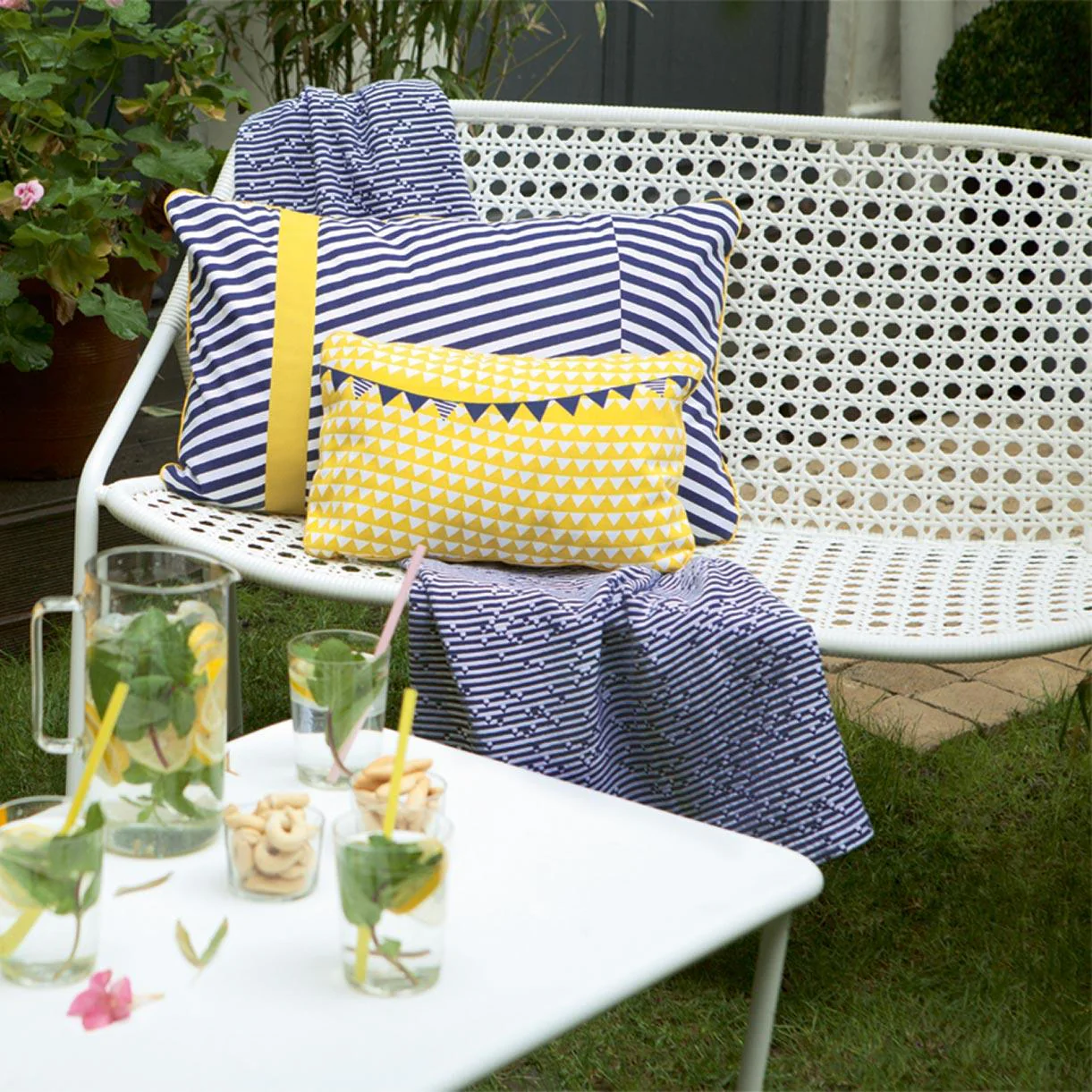 Croisette Small Bench - Image 4