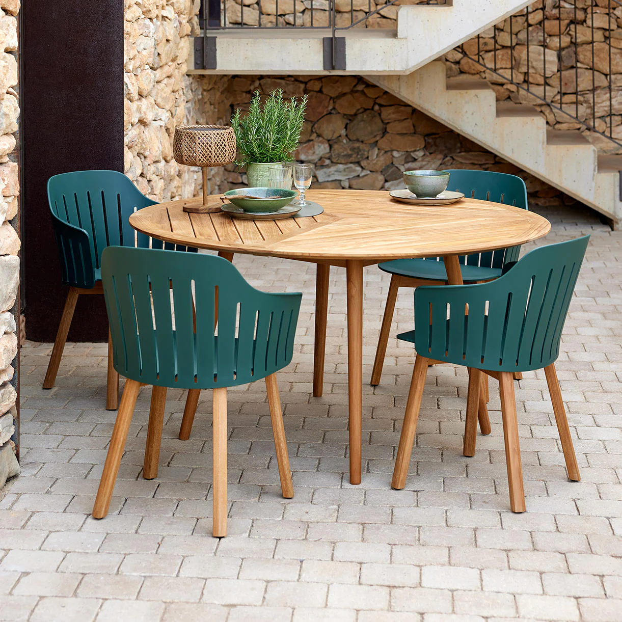 Define Round Teak Dining Table - Image 3