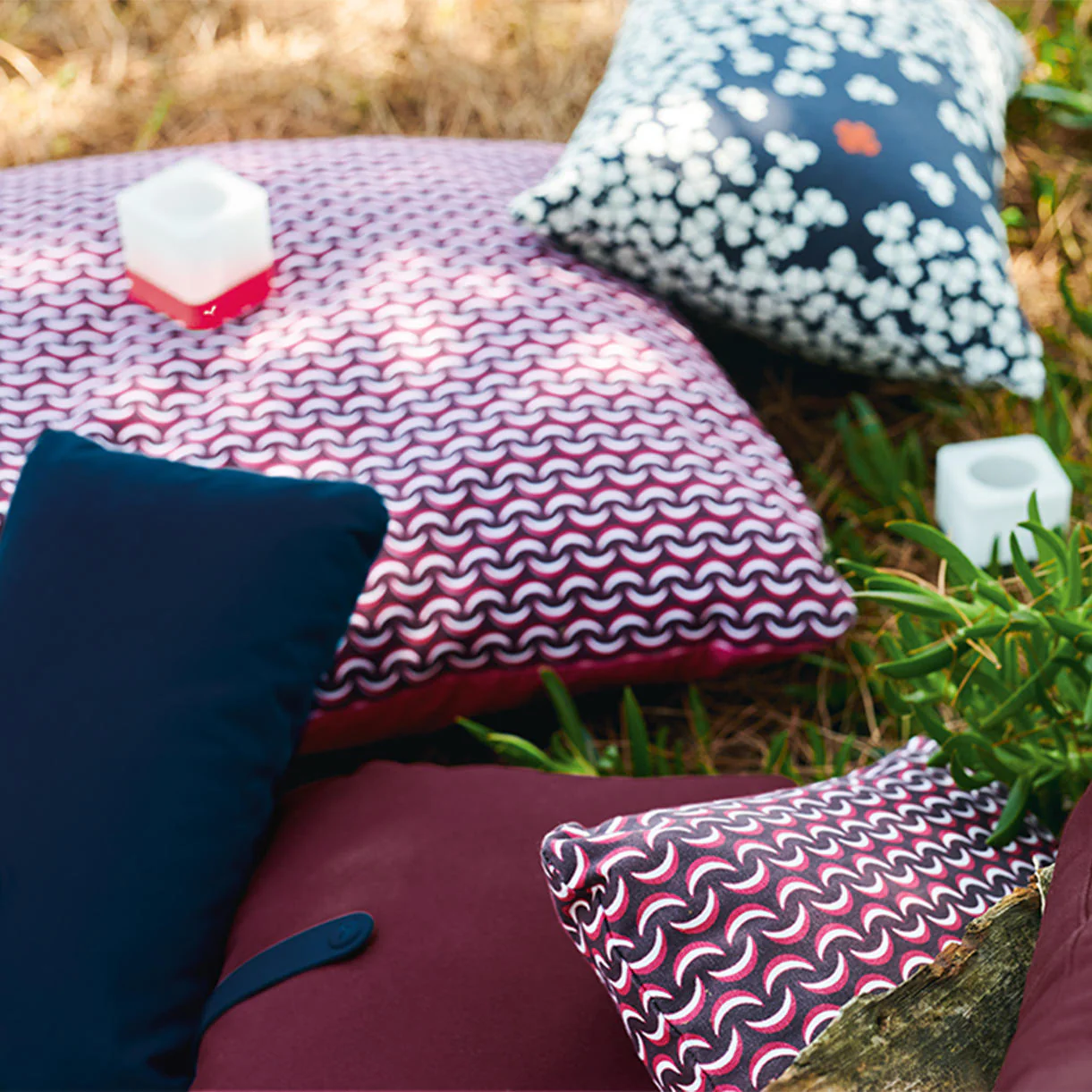 Envie D’Allieurs Bananes Cushion - Image 3