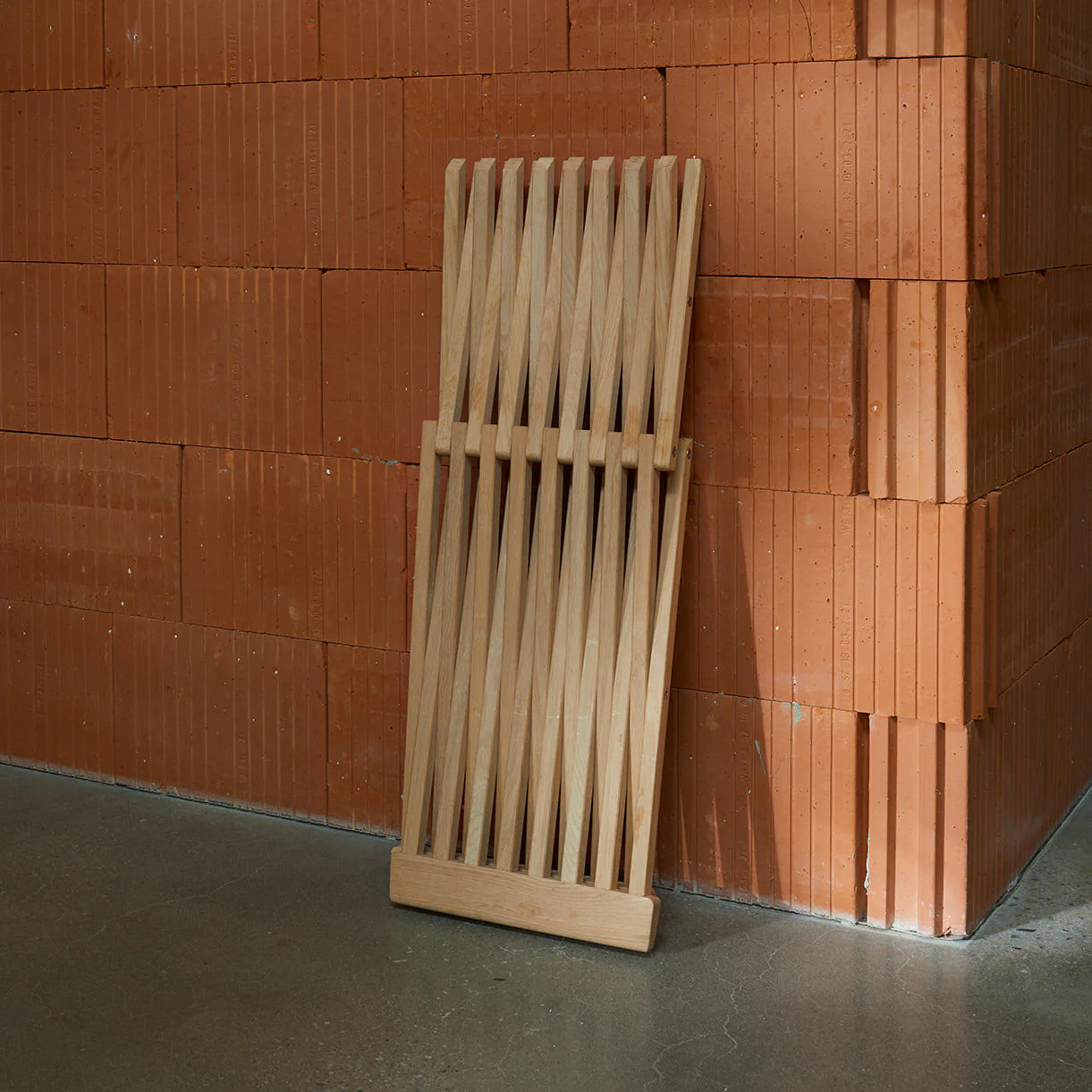 Fionia Stool/Table - Image 3