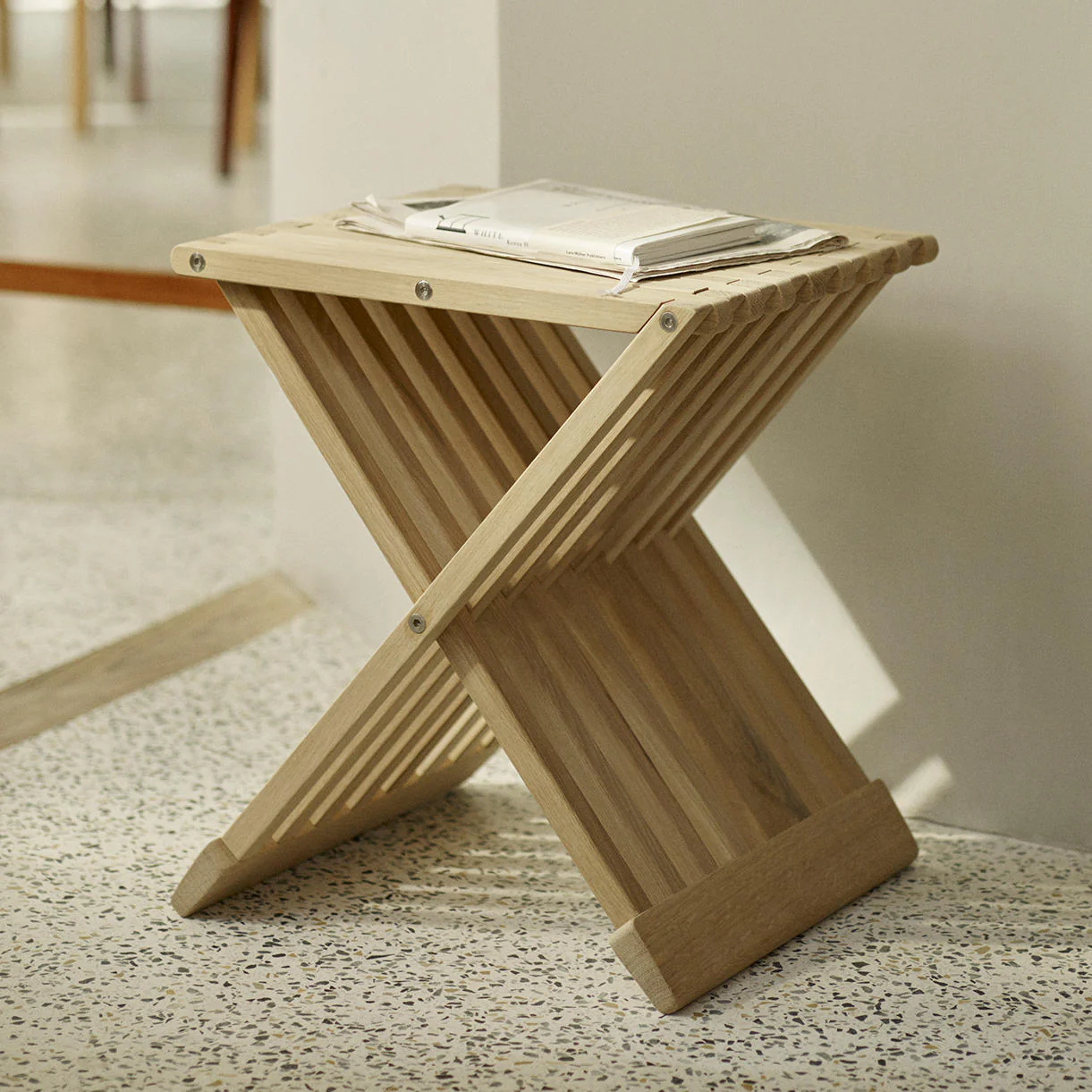 Fionia Stool/Table - Image 4
