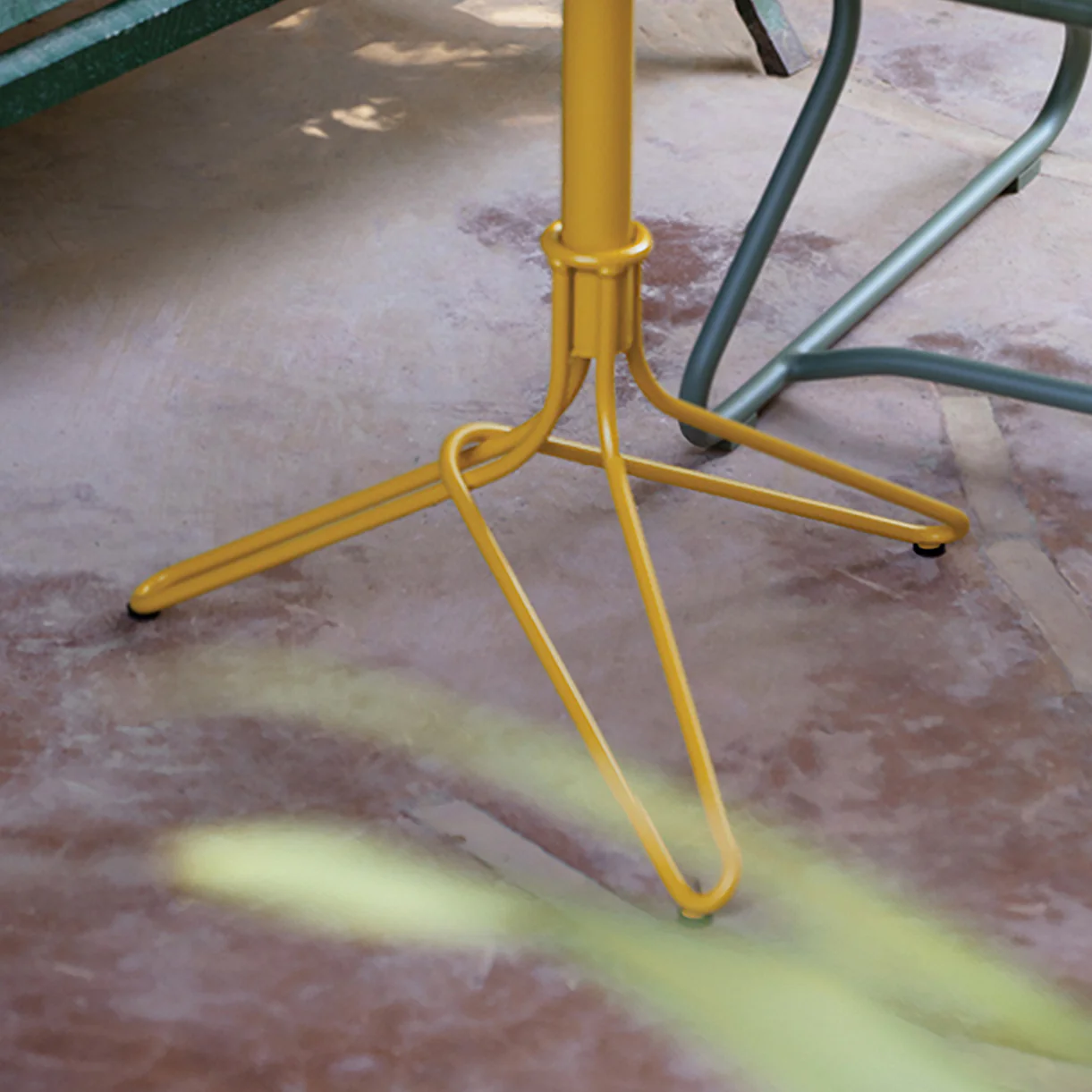 Flower Table - Image 4