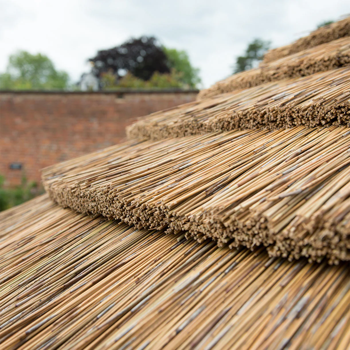 Thatched Hexagonal 4.7m Gazebos - Image 5