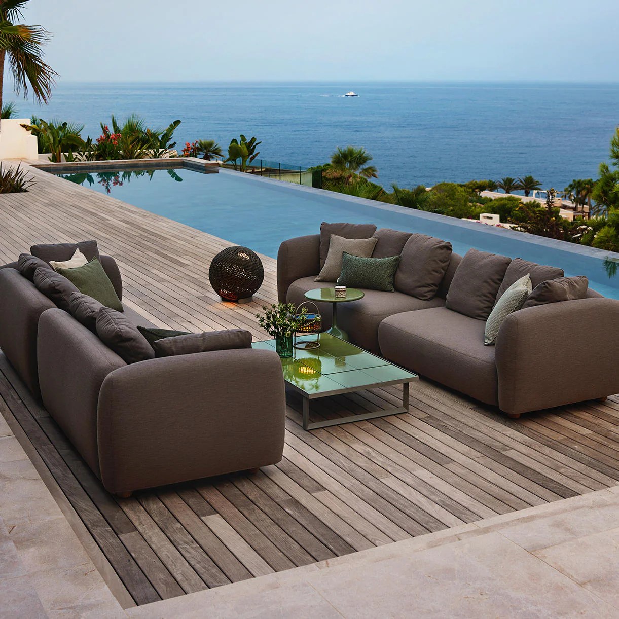 Illusion Outdoor Round LED Floor Lantern - Image 4