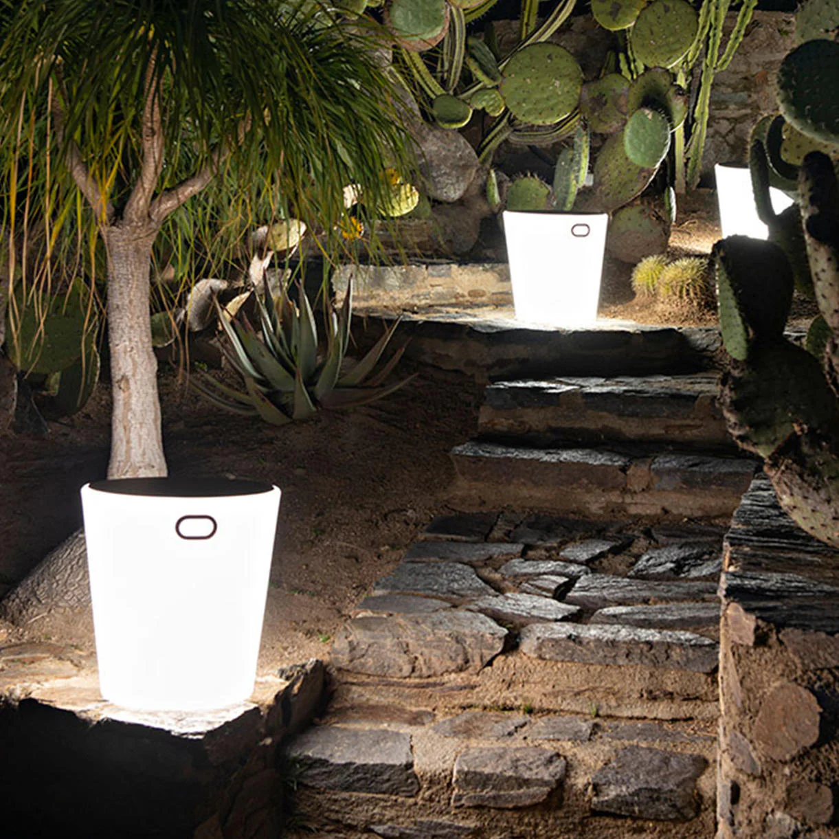 Inouï LED Illuminated Stool - Image 2