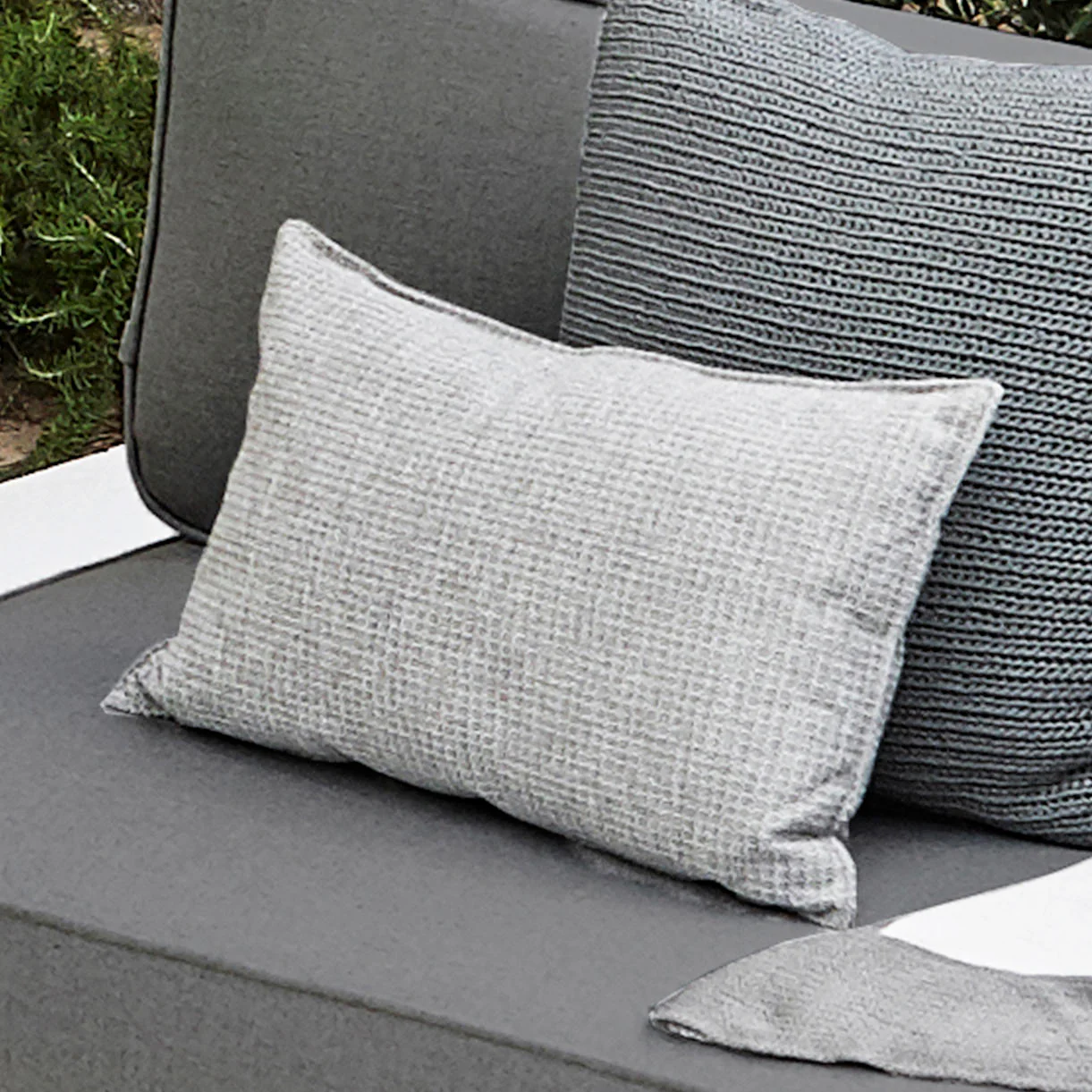 Link Outdoor Rectangular Scatter Cushions - Image 2