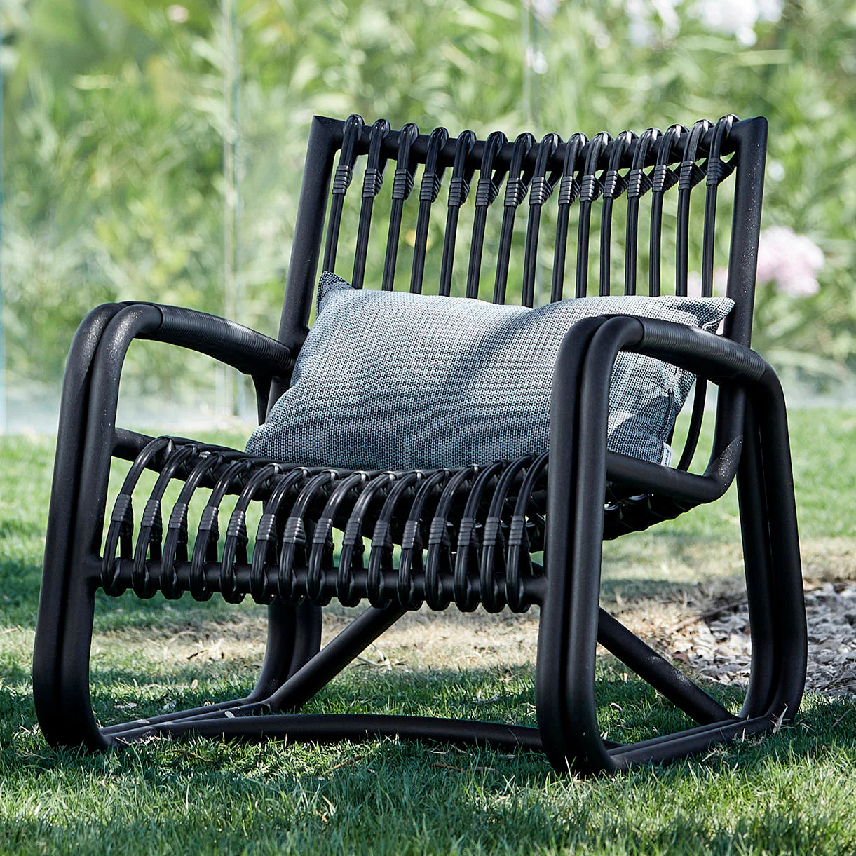 Link Outdoor Rectangular Scatter Cushions - Image 4