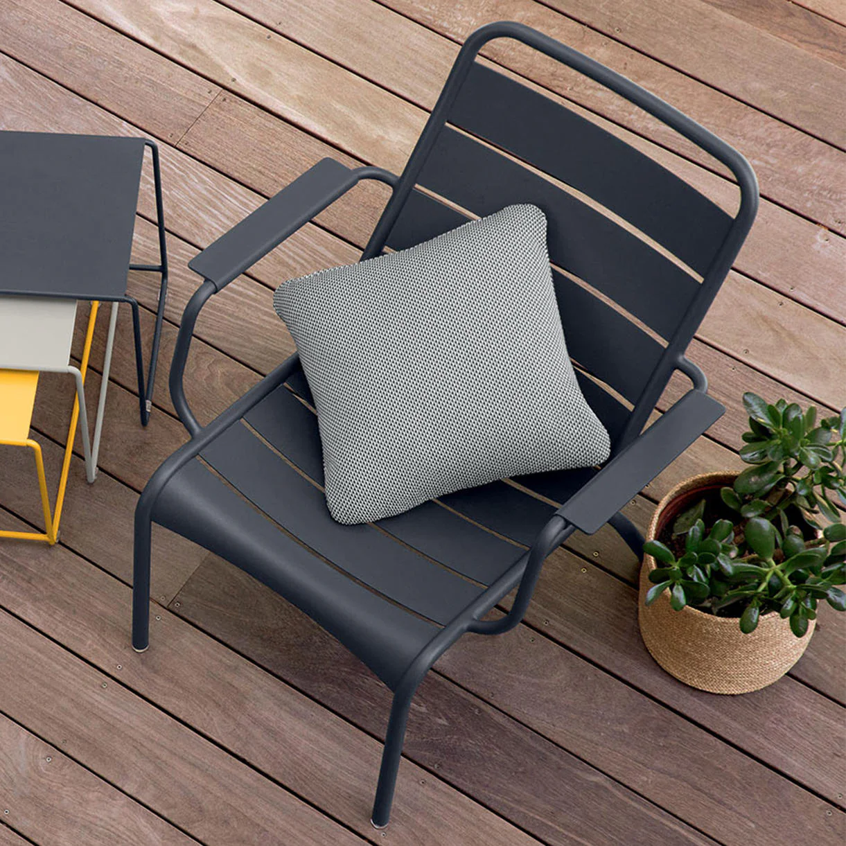 Luxembourg Low Armchair - Image 3