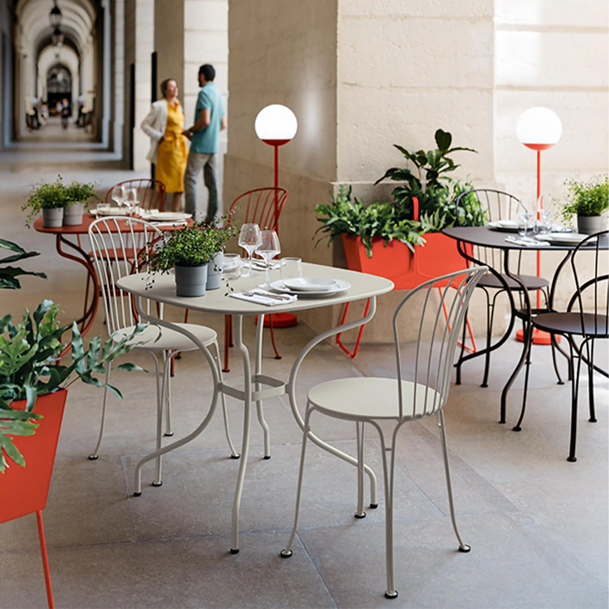 Opera+ Carronde Table - Image 2