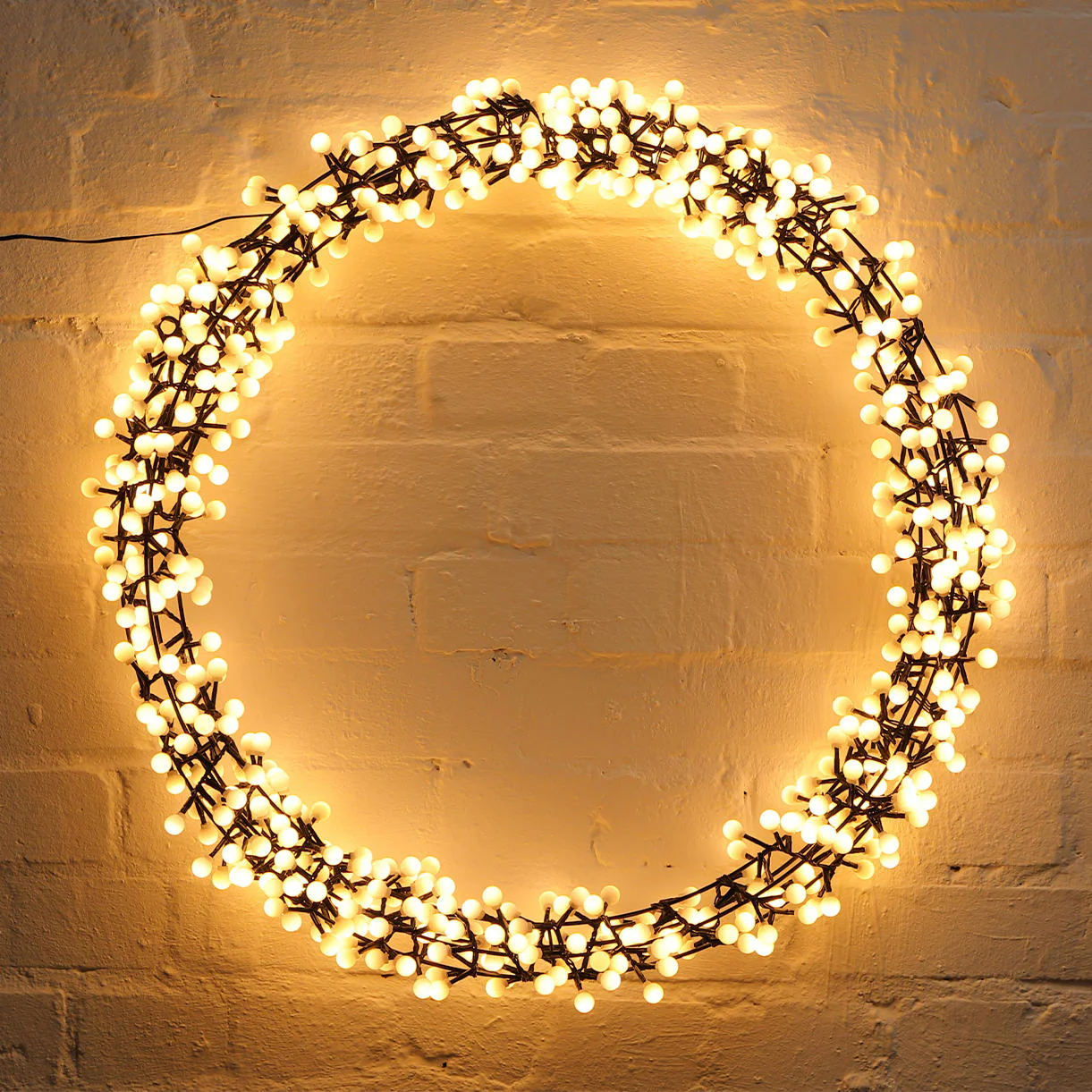 Opulent Outdoor Illuminated Berry LED Wreath - Image 3
