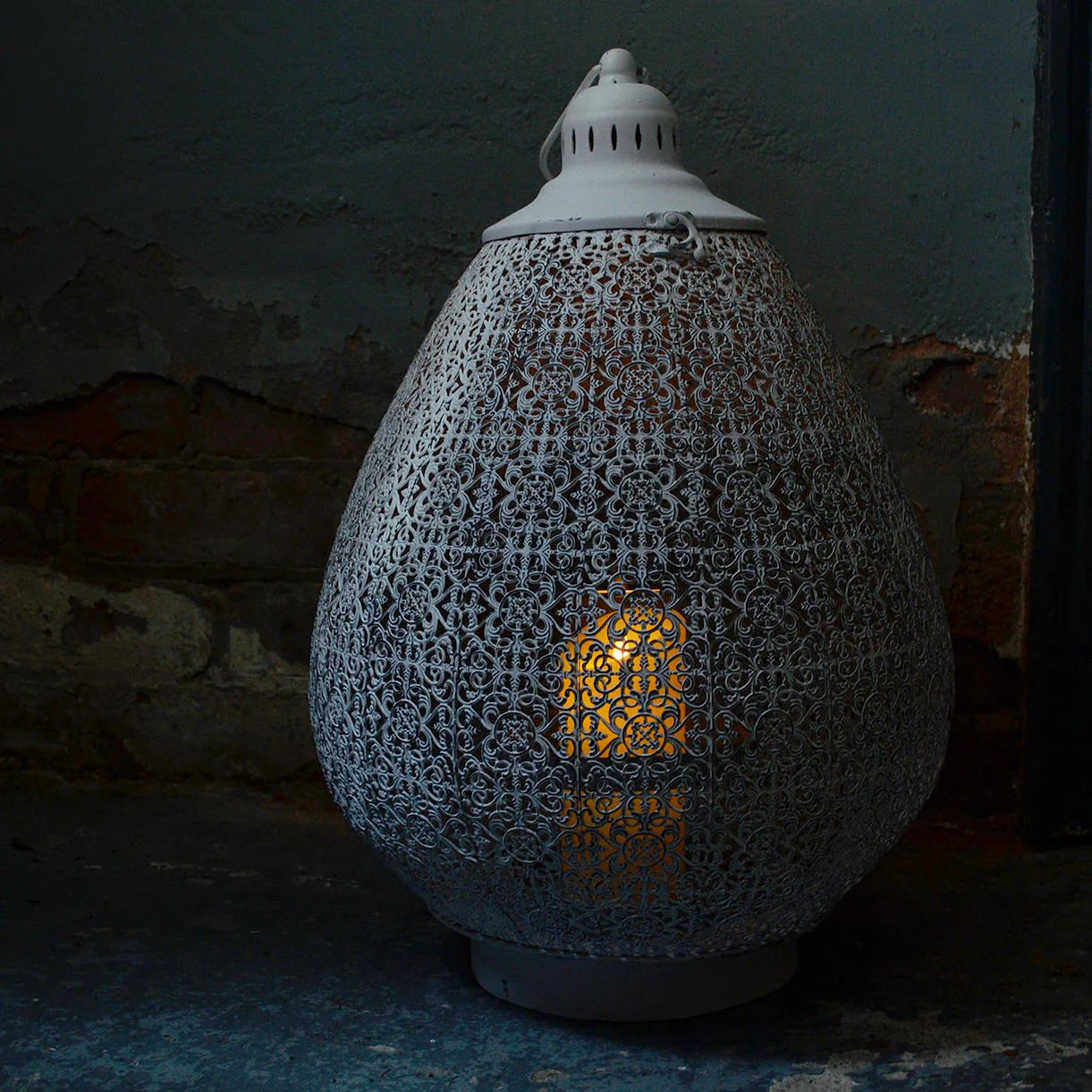 Amberley Oval Filigree Lantern - Image 2