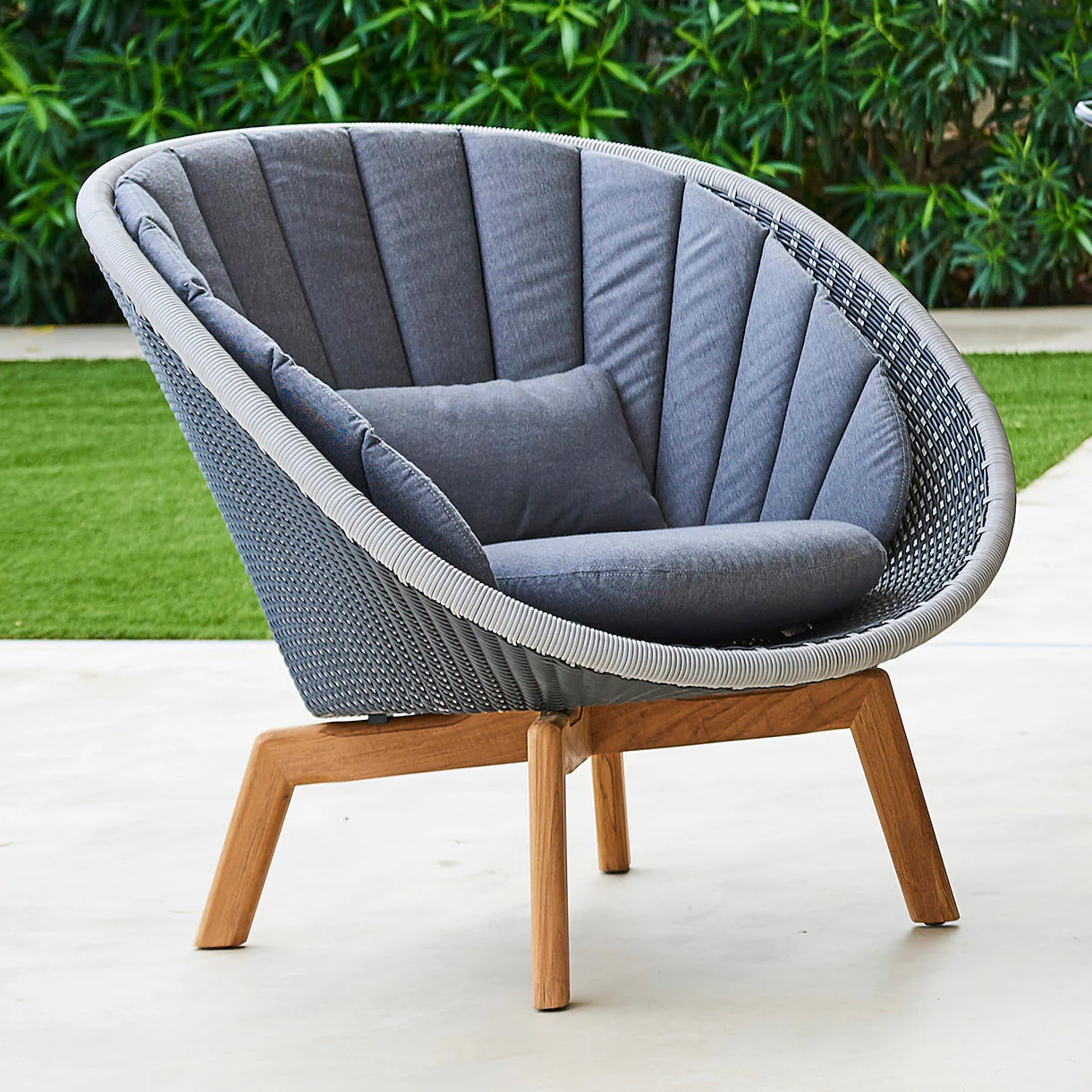 Peacock Outdoor Lounge Chair - Image 3
