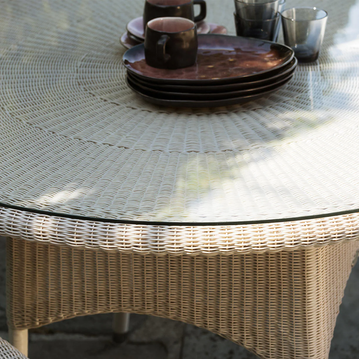 Safi Dining Table - Image 2