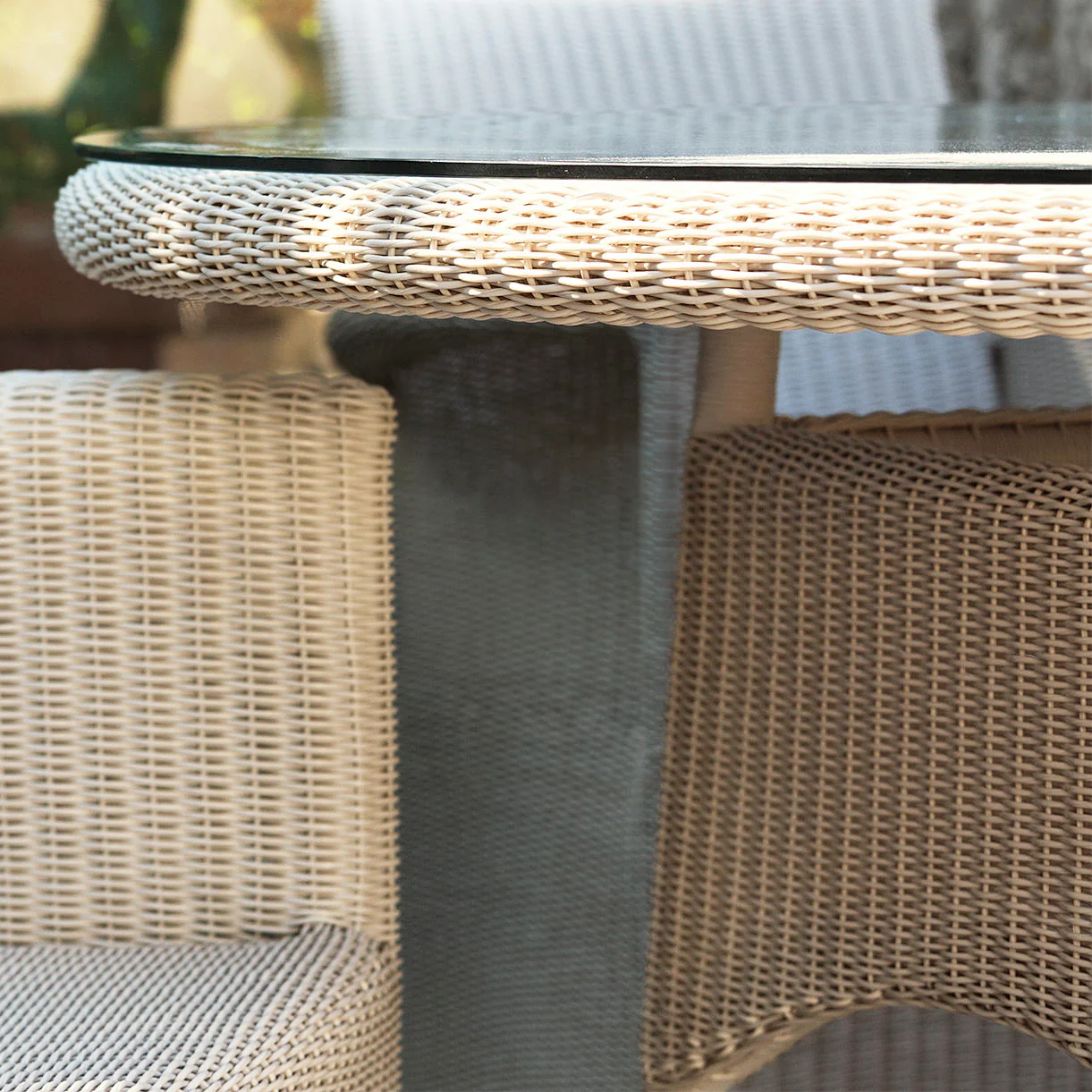 Safi Dining Table - Image 5