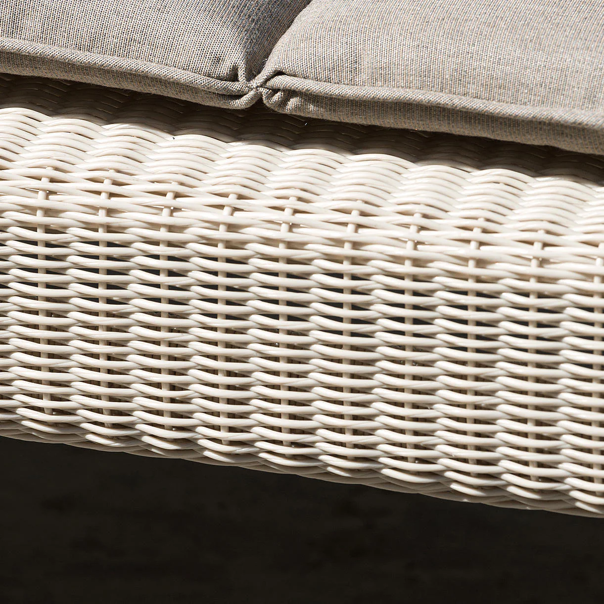 Safi Sunlounger with Arms - Image 4