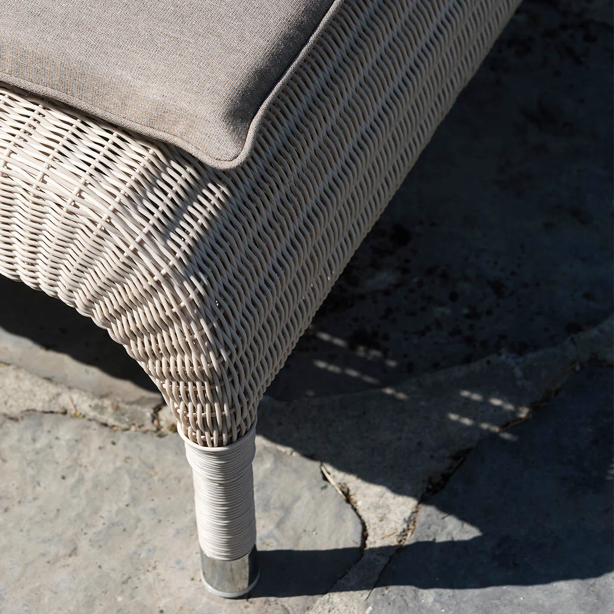 Safi Sunlounger with Arms - Image 5