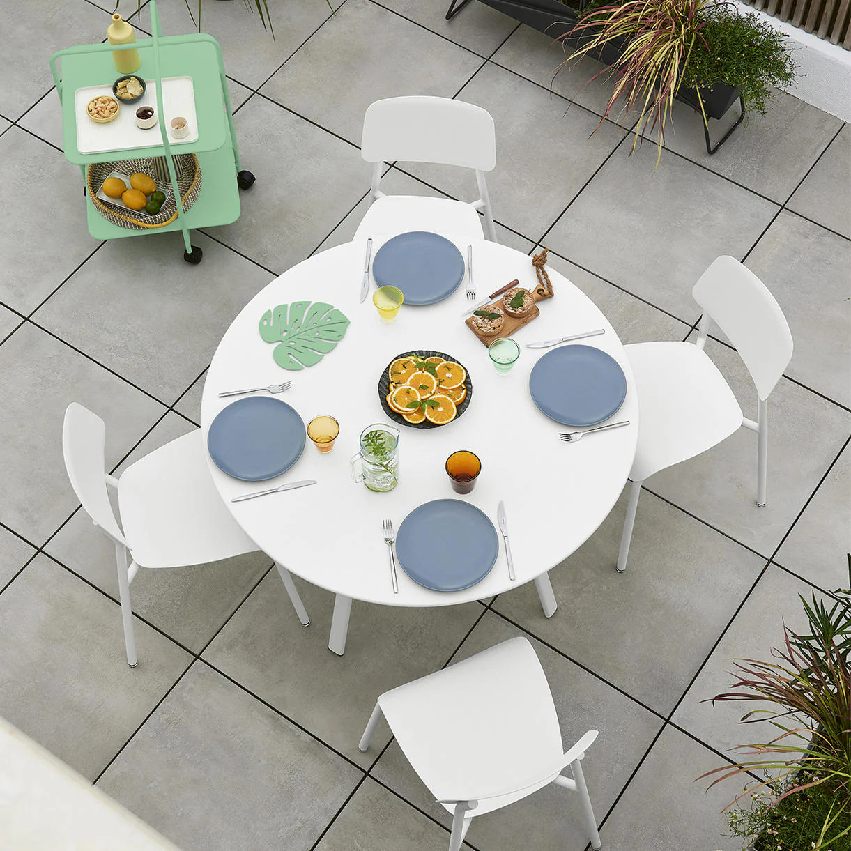 SO'O Round Dining Table - Image 3
