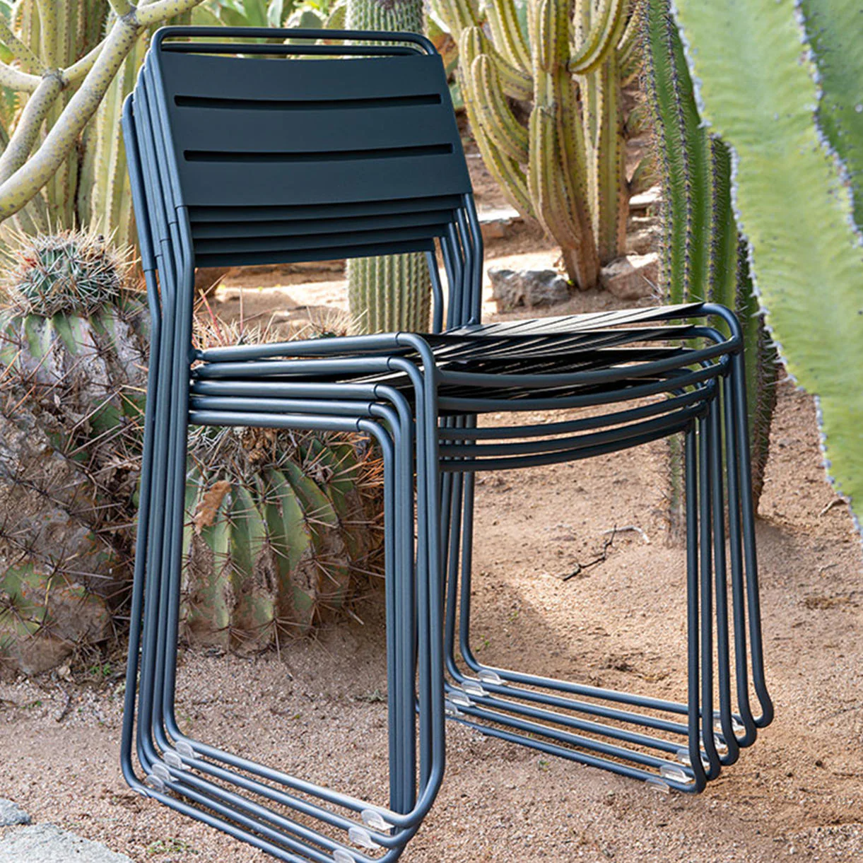 Surprising Chair - Image 2